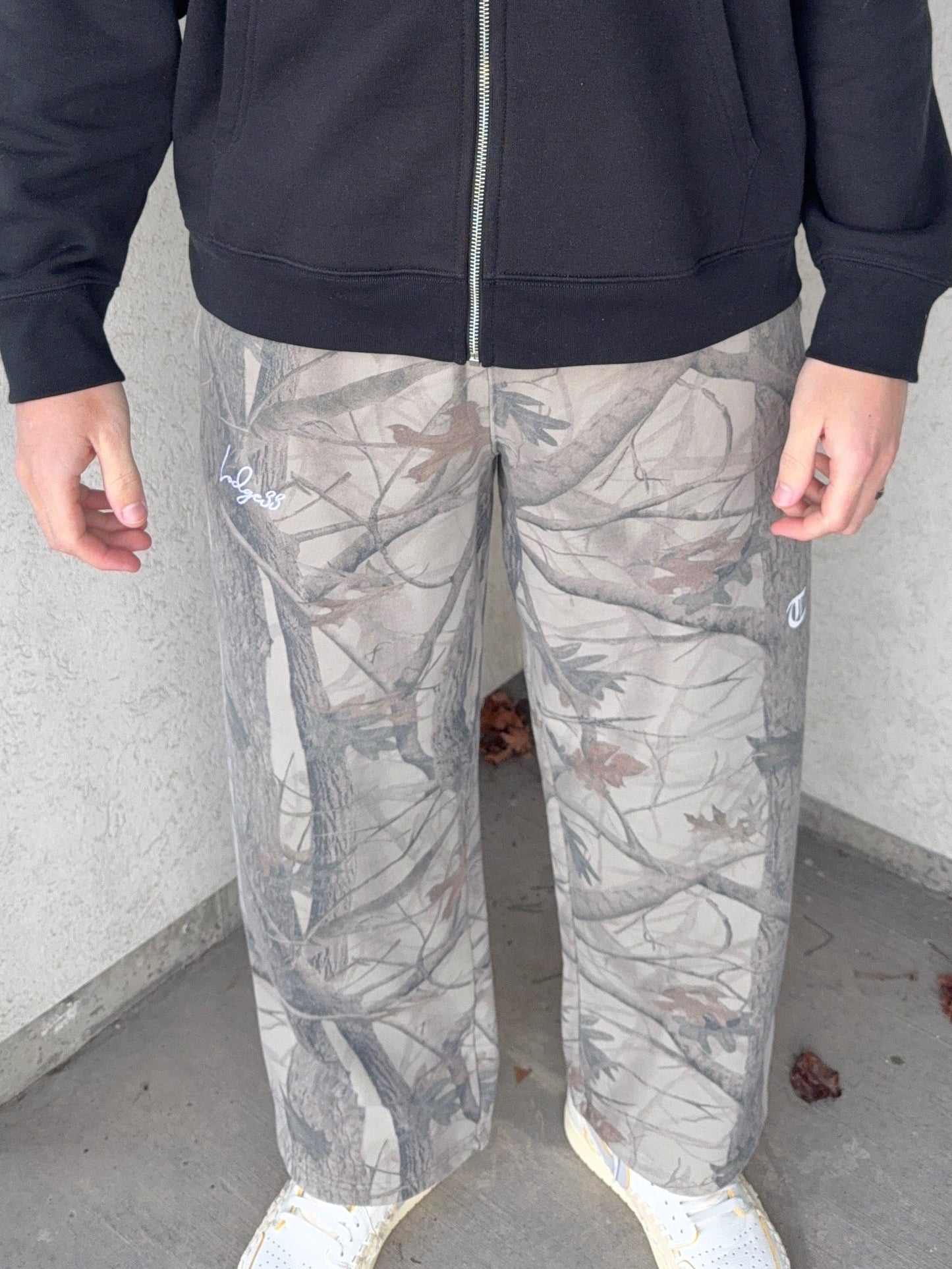 LODGE33 ESSENTIALS SWEATS