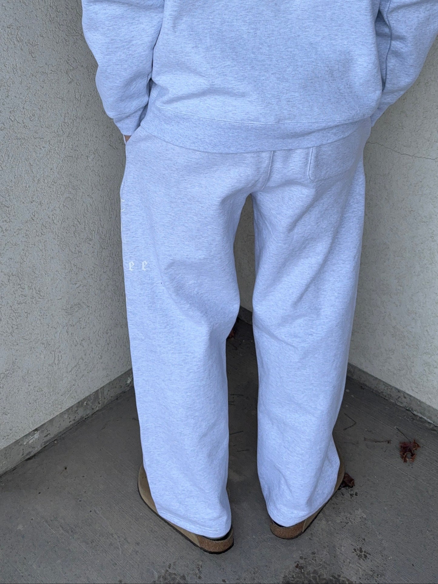 LODGE33 ESSENTIALS SWEATS